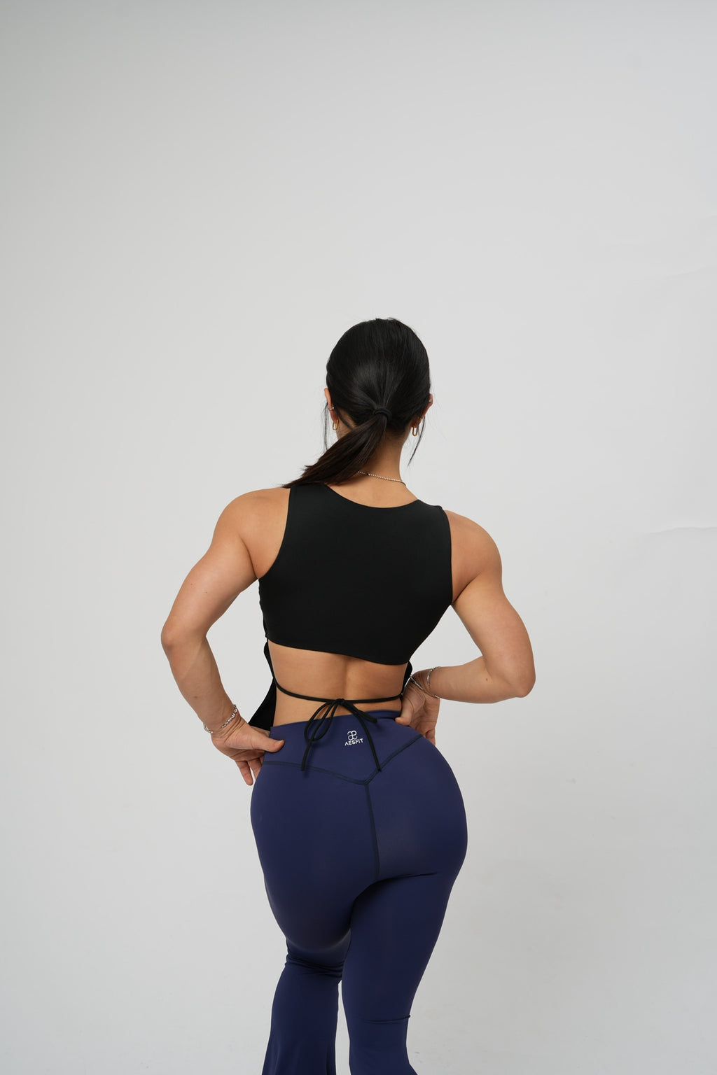 BACKLESS TIE-BACK CROP TOP（Black)