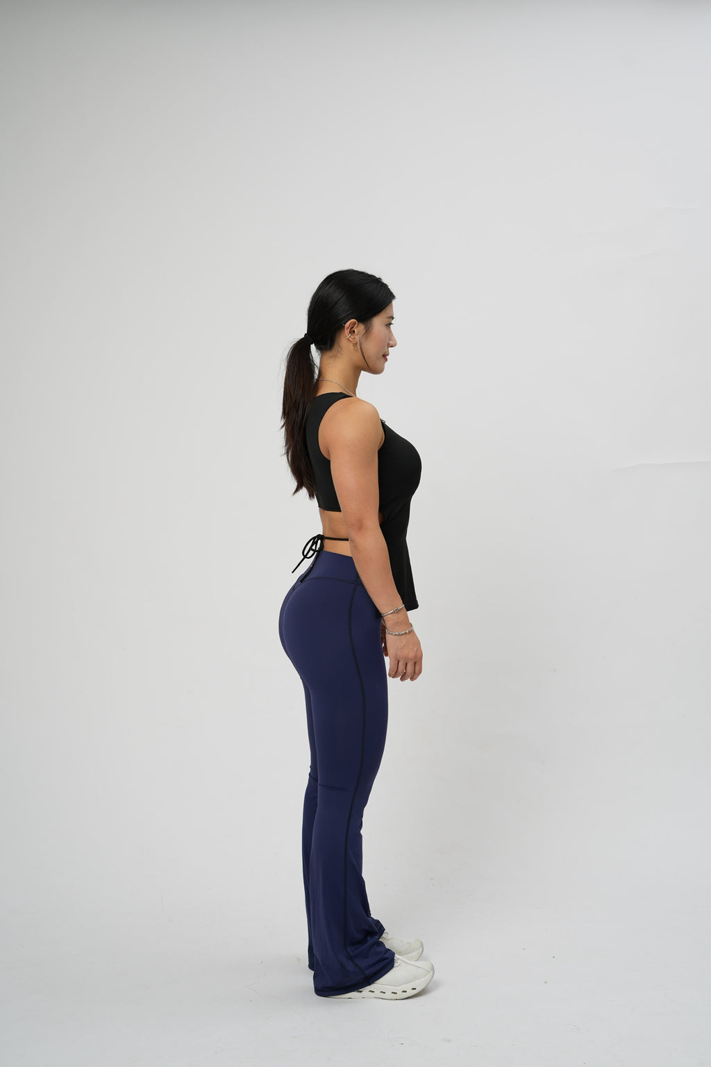 BACKLESS TIE-BACK CROP TOP（Black)